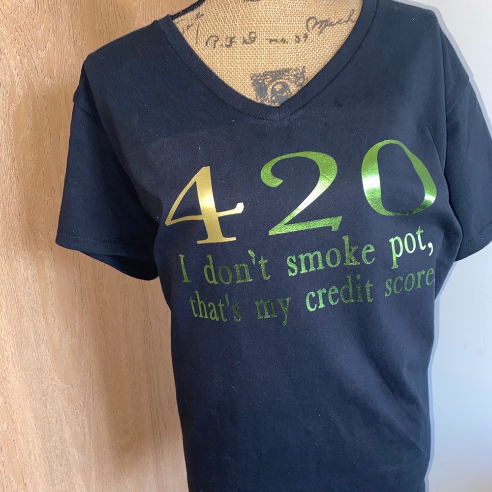 Women’s 420 v-neck shirt